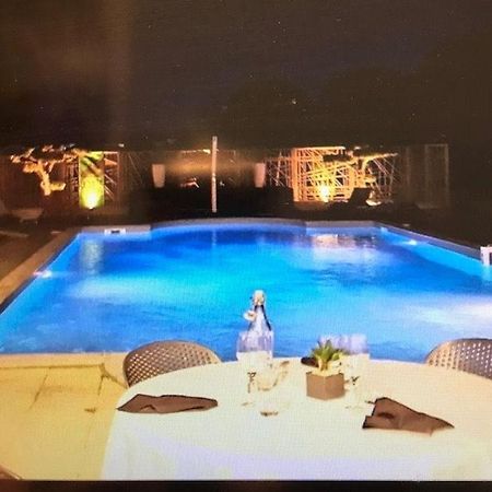 Sous Les Pins Hotel Etoile-sur-Rhone Luaran gambar